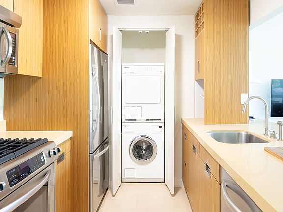 4th image of 450 W 17th St APT 722