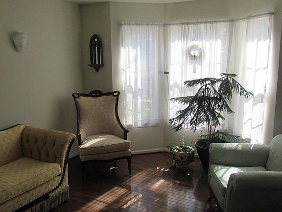 5th image of 513 Greenhill Ln