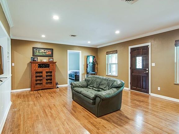 5th image of 2208 Coventry Ave