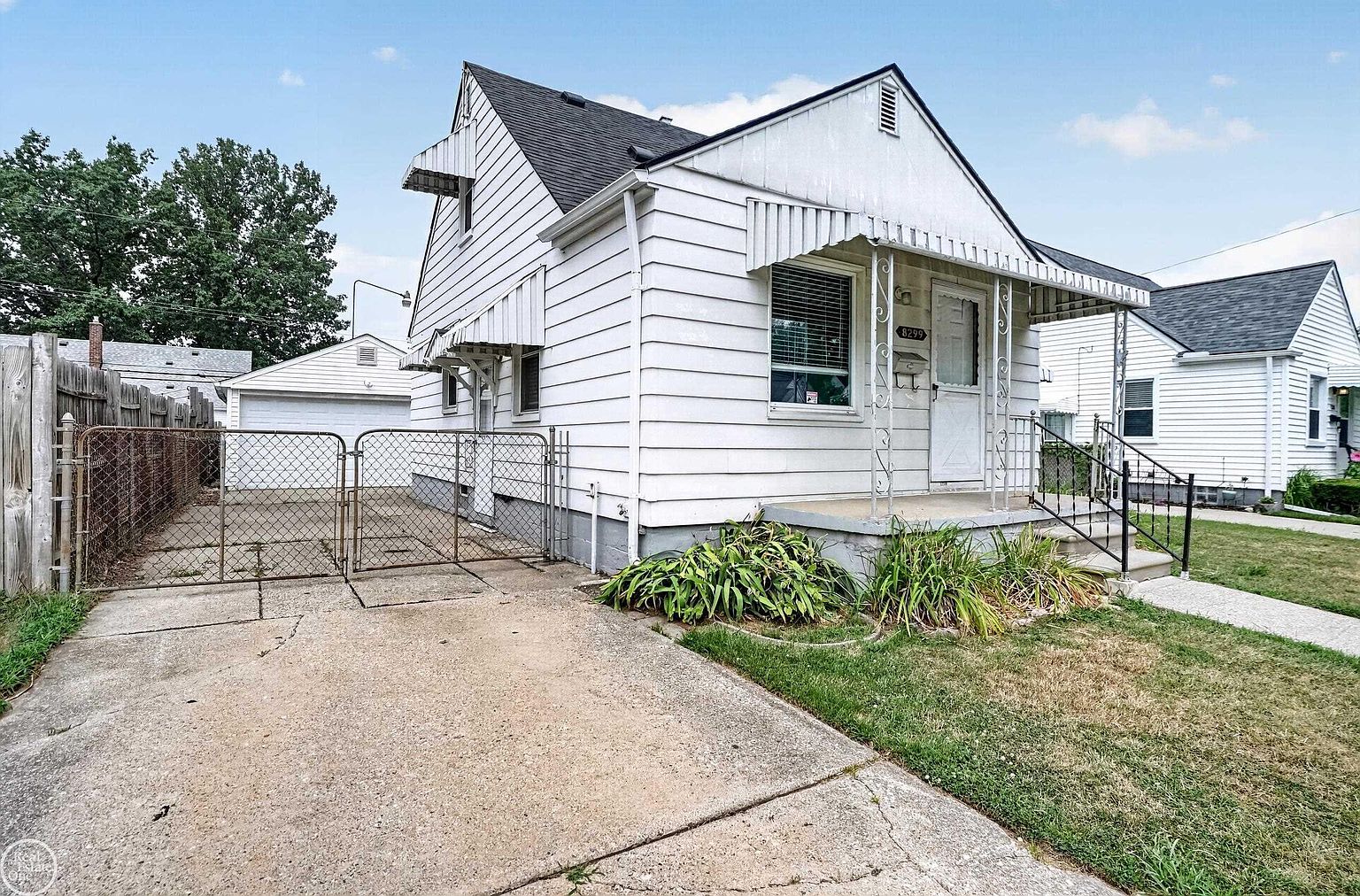 8299 Superior Ave, photo 1