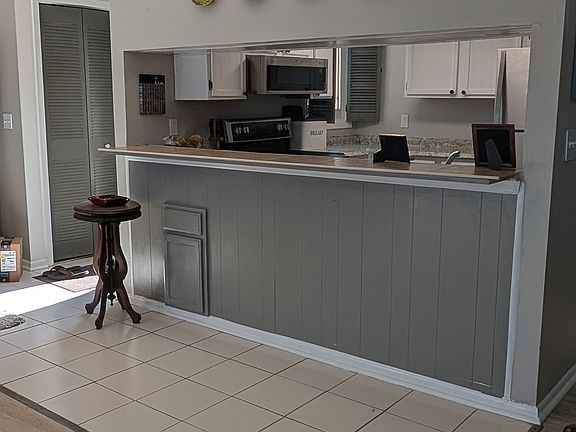 Breakfast bar