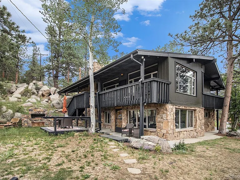 28433 Kinnikinnick Rd #UPPER — Photo 21
