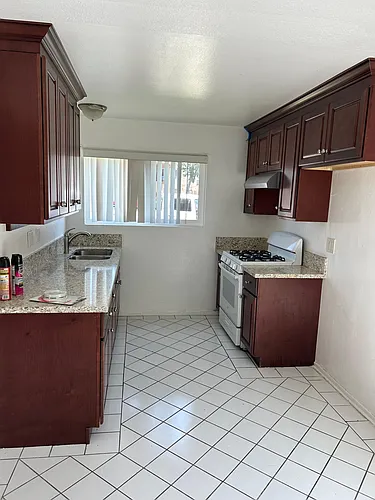2015 N Ventura Rd Photo 1