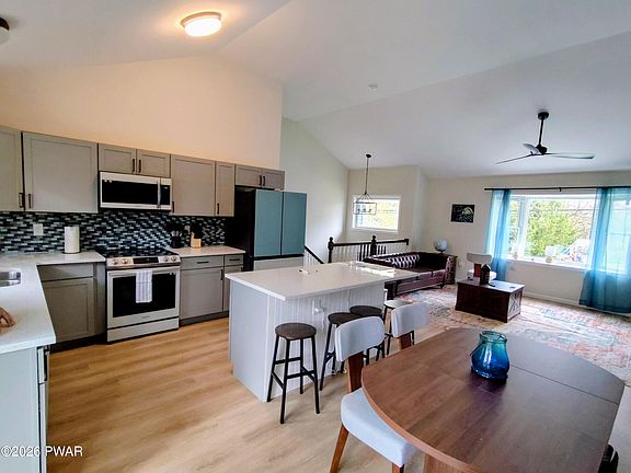 5th image of 109 Rose Ln