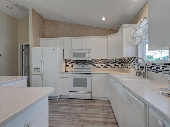 4th image of 16844 SE 96th Chapelwood Cir