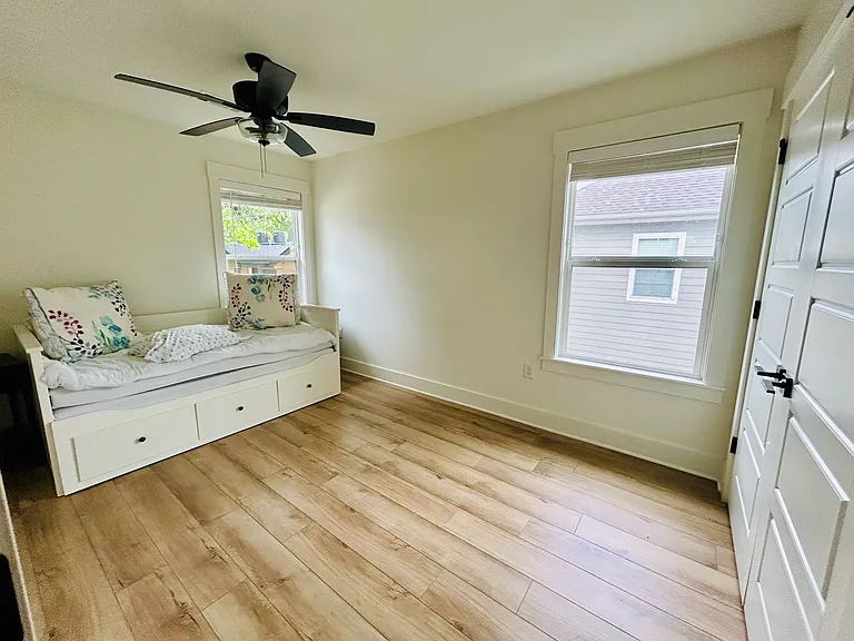 204 W Daisy L Gatson Bates Dr — Photo 12