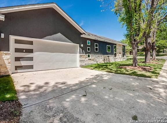 5th image of 13903 S Village Dr