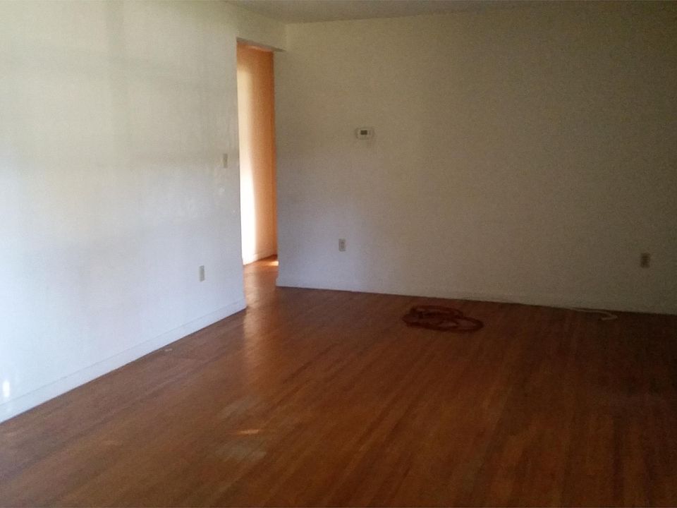 2nd image of 835 S Brooks Ave