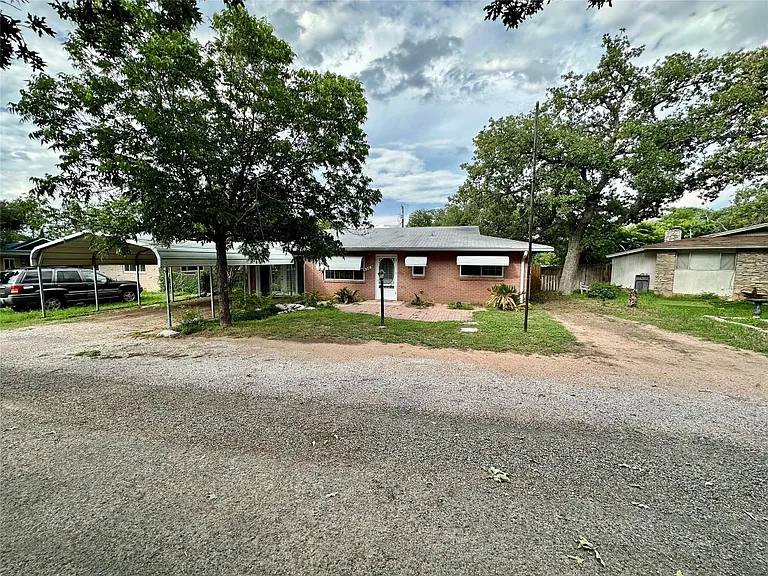 438 South Dr — Photo 2