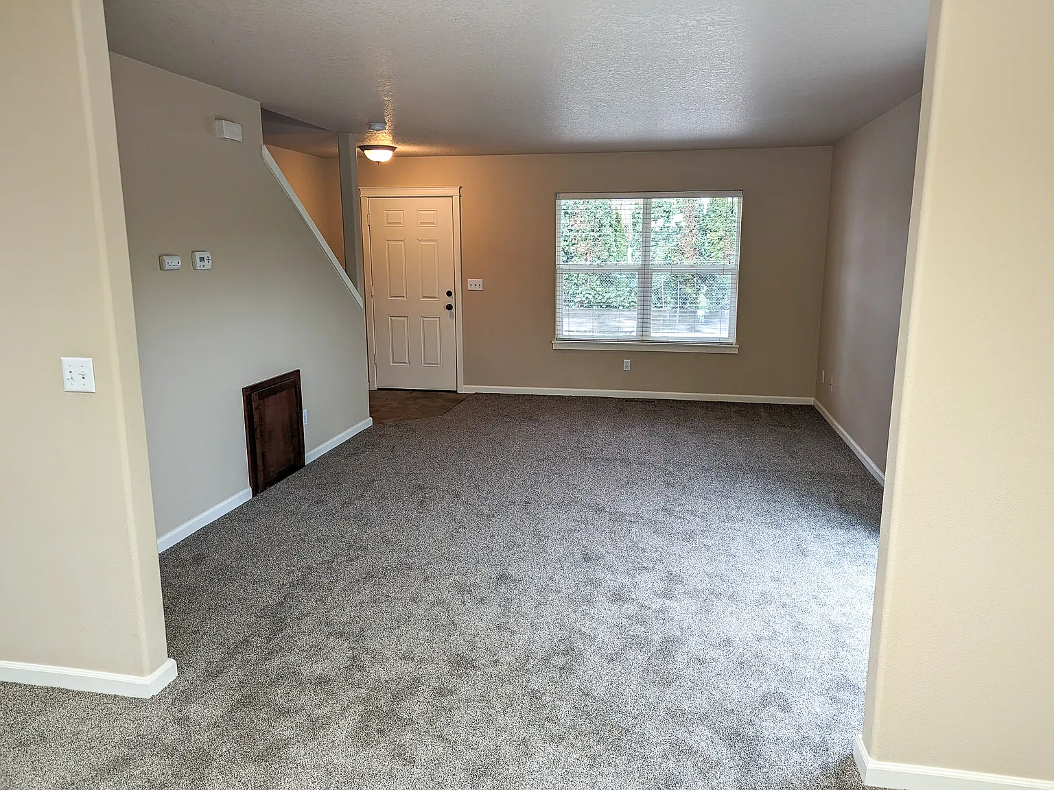 3 bed, 2.5 bath, 1287 sqft, $2,025 — Photo 3