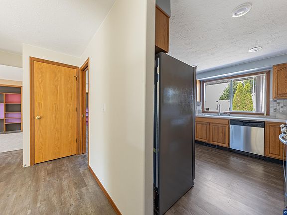 4th image of 875 Jev Ct NW