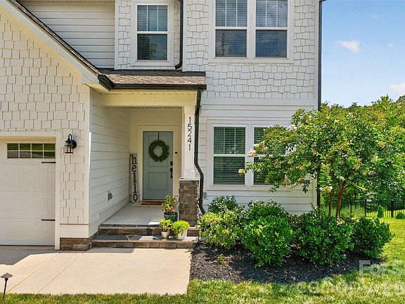 4th image of 15241 Windward Ln
