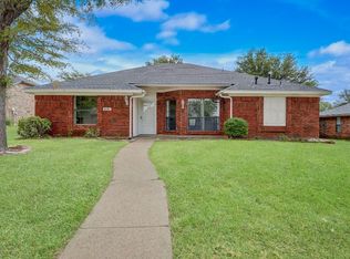 826 Aspen Ln, Desoto, TX 75115