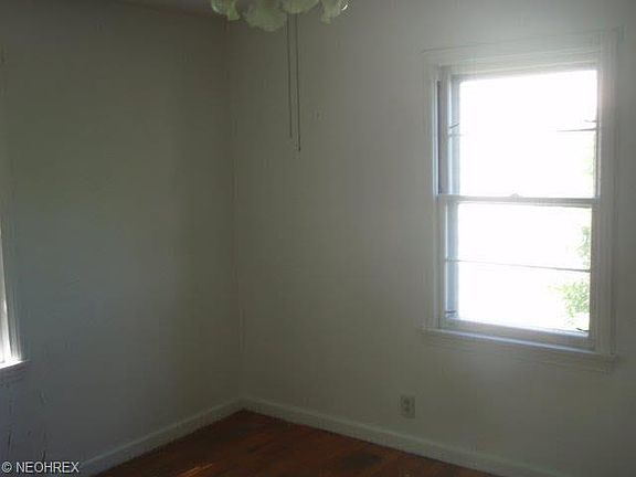 5th image of 2131 Hermosa Dr