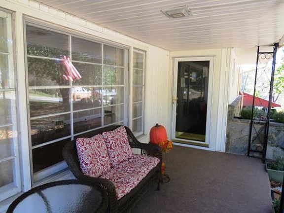 5th image of 705 Windsor Ln