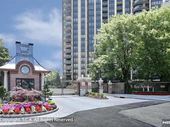 900 Palisade Ave APT 17K, Fort Lee, NJ 07024