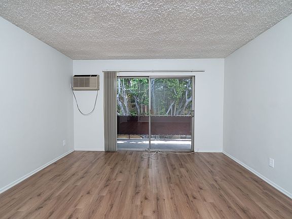 2nd image of 120 E Live Oak St #120