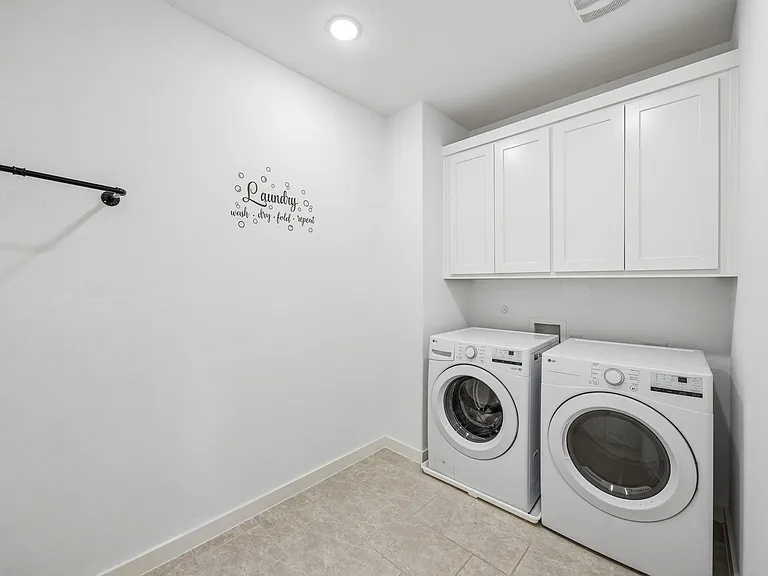 1425 Alberti Ave — Photo 11