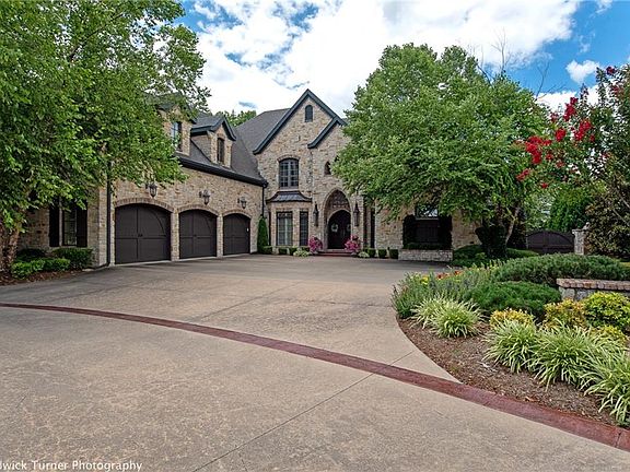 3rd image of 6 S Tudor Ln