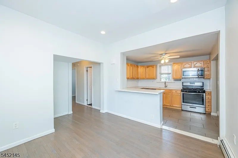 3 bed, 1.0 bath, 1200 sqft, $2,700 — Photo 3