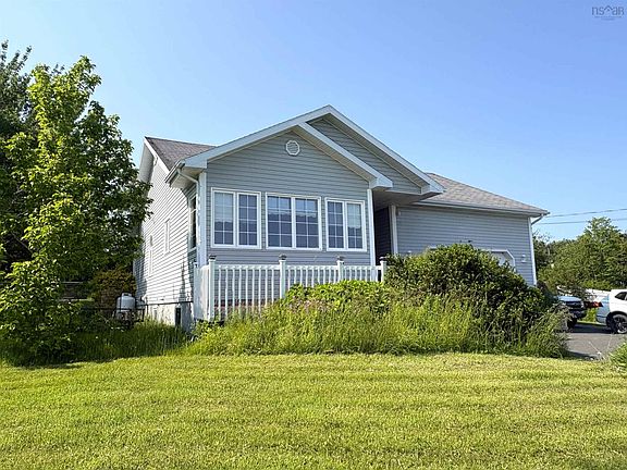 4th image of 454 Hillside Boularderie Rd