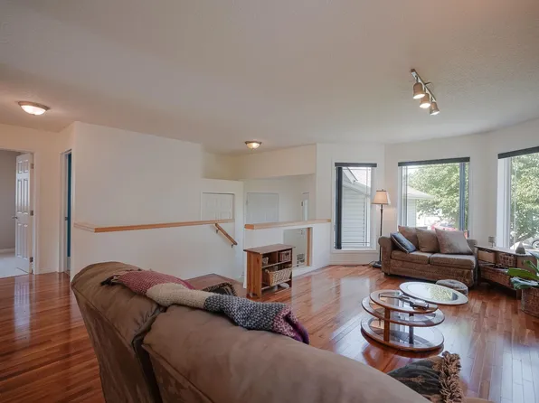 189 Forrest Dr, Strathcona County, AB T8A 6A9