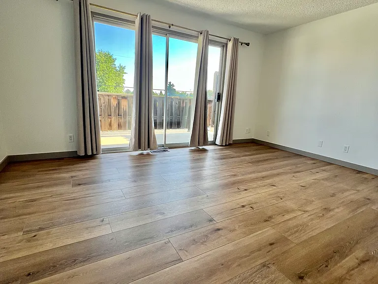 122-126 I St SW #122 — Photo 32