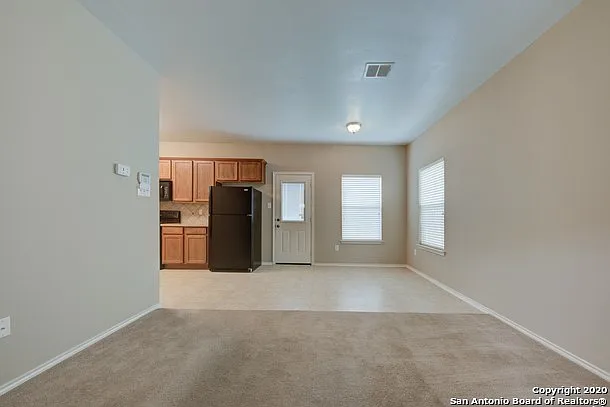 3 bed, 2.5 bath, 1286 sqft, $1,595 — Photo 3