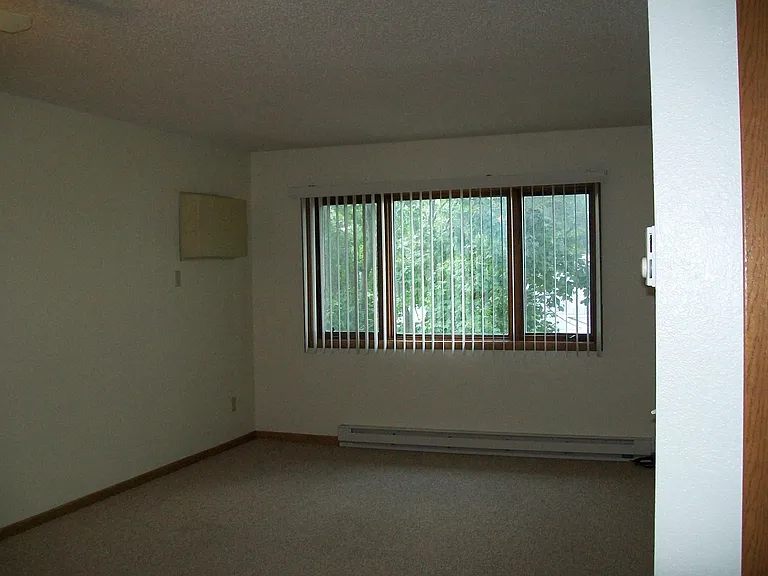 100 1st Ave NE #7 — Photo 5