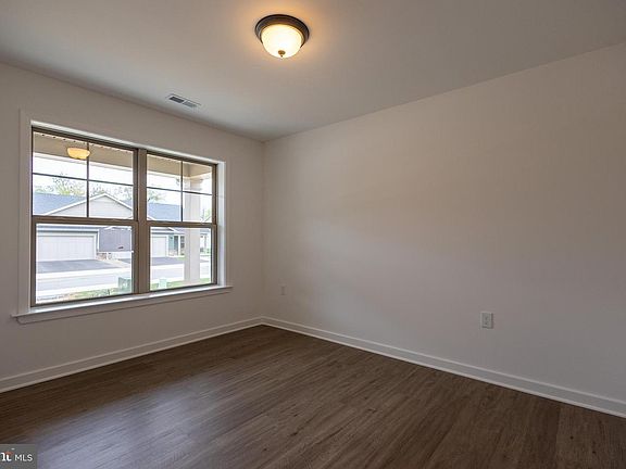 4th image of 76 Grainfield Ct
