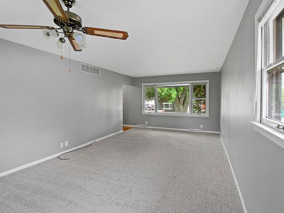 5th image of 103 Margaret St