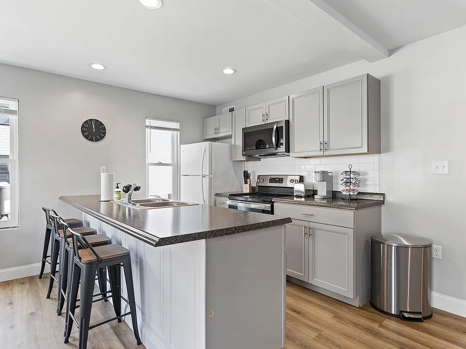 274 McCullough St #3