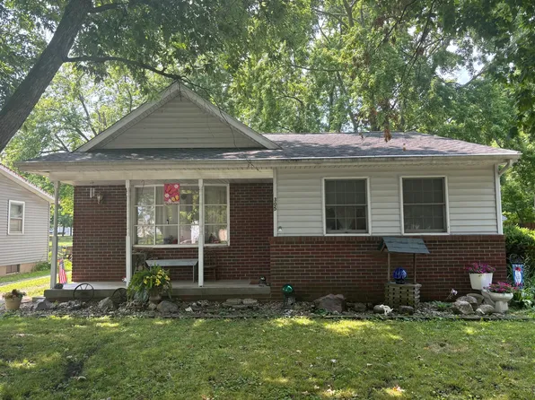305 E 4th St, Gridley, IL 61744