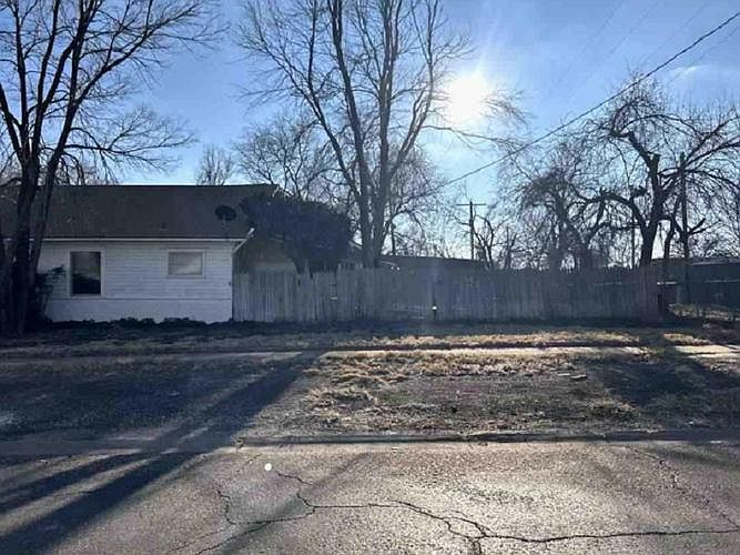2nd image of 101 W Avenue J