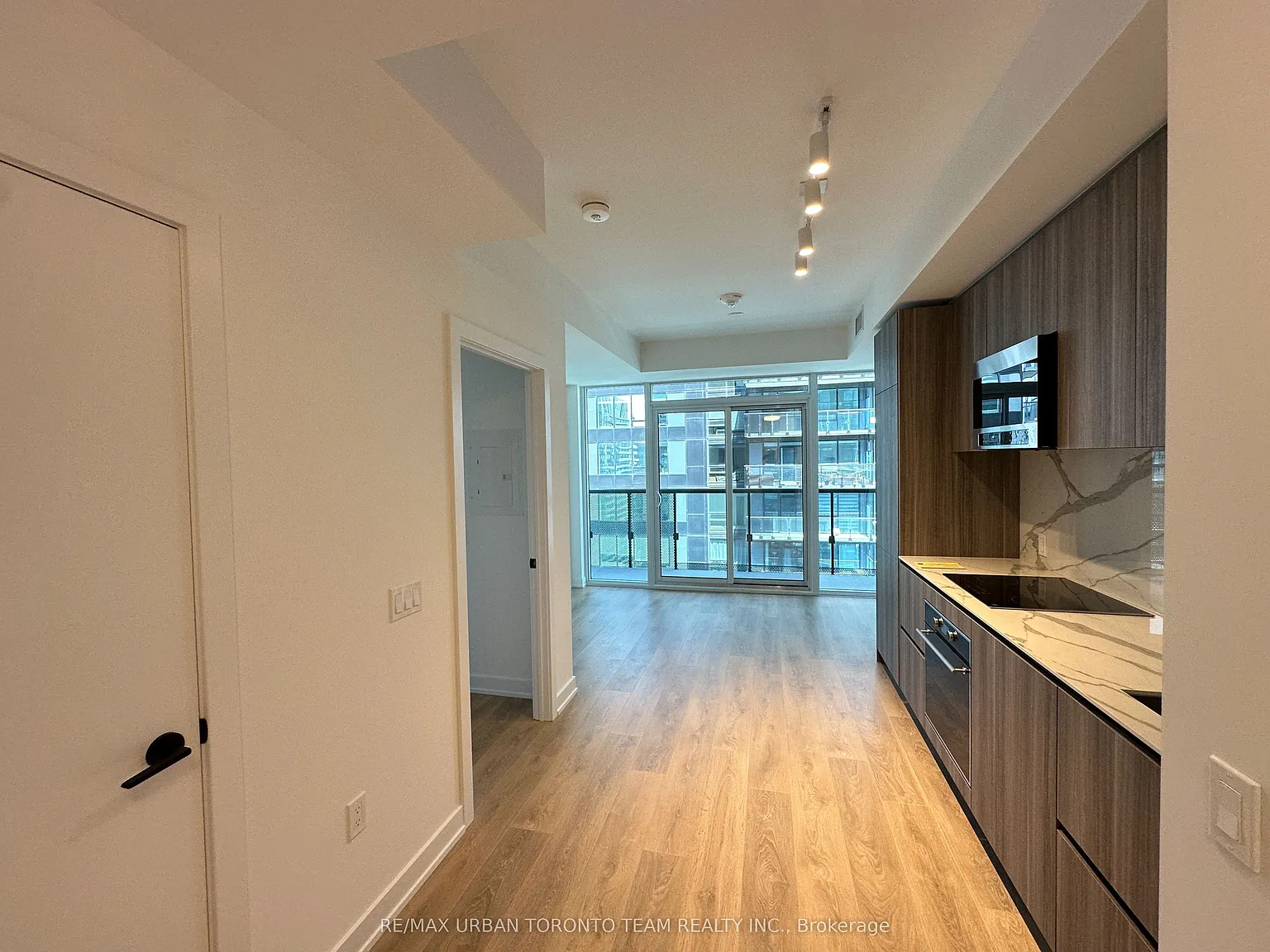 Line 5 — Photo 2