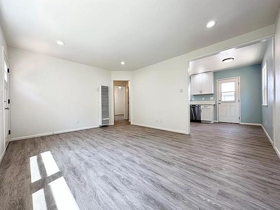 2nd image of 4844 Santa Cruz Ave