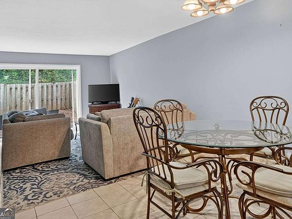 3rd image of 2551 Bradford Sq NE