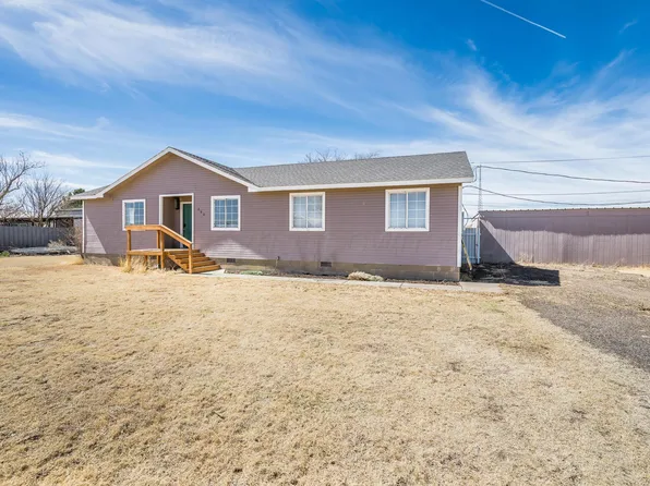 900 Goodnight St, Claude, TX 79019