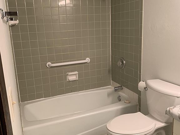 4th image of 613 Meadow Ln #1