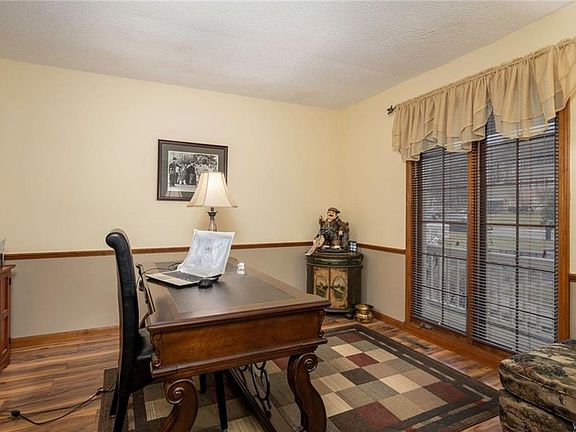 5th image of 135 Squire Dr