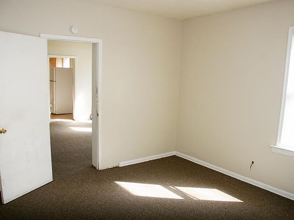 3rd image of 287 Sidney St E #1