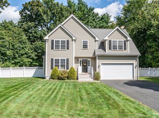 20 Walnut St, Foxboro, MA 02035