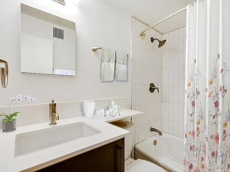 Kent Apartments — Photo 7