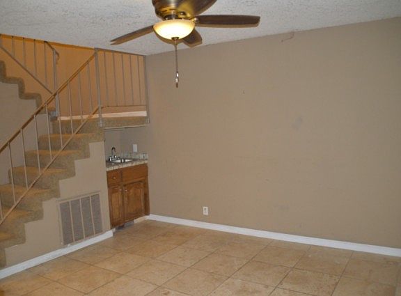 5th image of 3393 Maricopa Ct