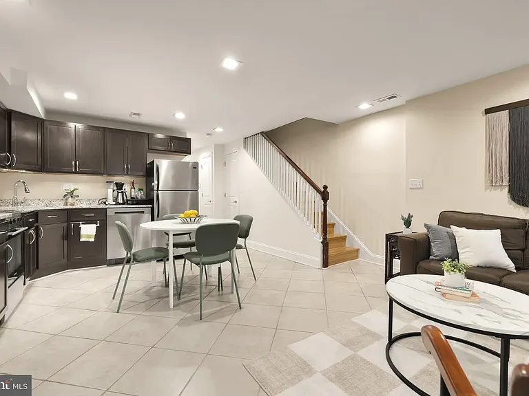 1813 Kilbourne Pl NW #B — Photo 4
