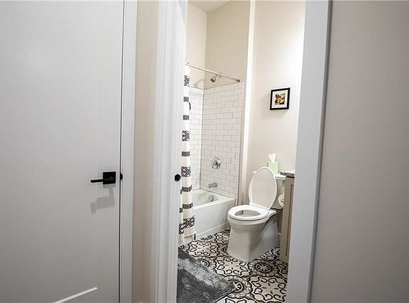 4th image of 6870 Tulip Ln E