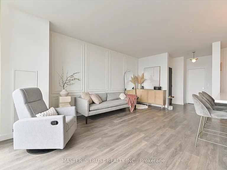 8 Eglinton Ave E #Penthouse 5801 — Photo 15