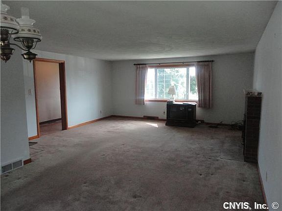 5th image of 114 Paikin Dr