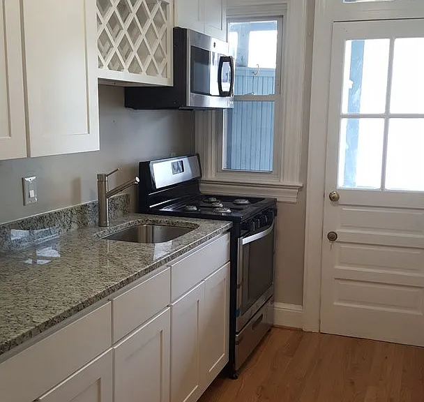 2105 Mount Vernon Ave — Photo 2