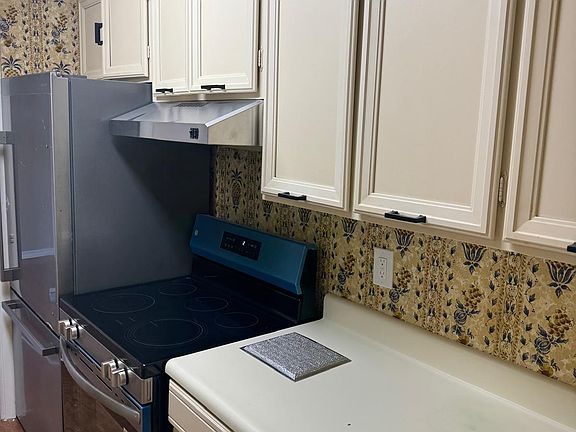 3rd image of 252 Shadow Mountain Dr APT A8